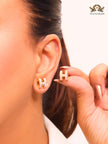 Alphabet H enamel studs- Baby pink
