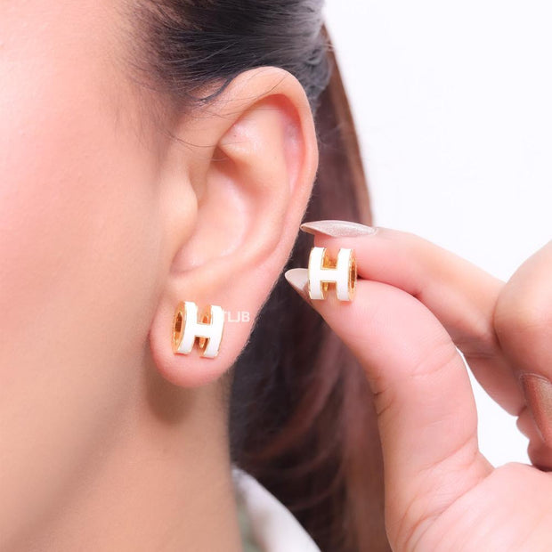 Alphabet H enamel studs- white