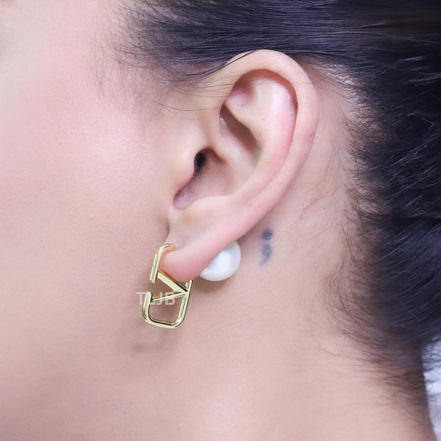 Open V studs with pearls