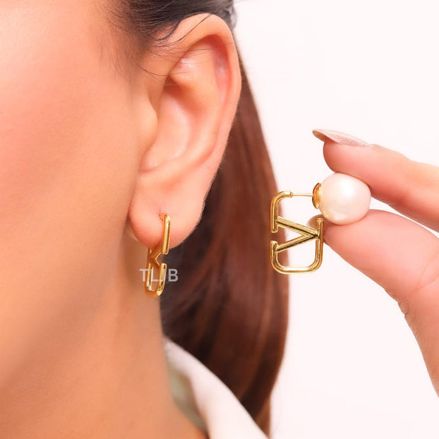 Open V studs with pearls