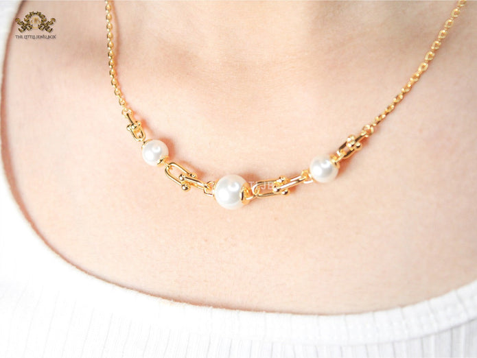 Alphabet T & Co Pearl Chain in Gold
