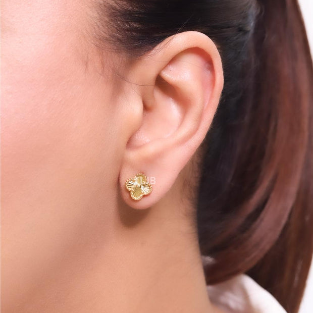Little floral gold studs