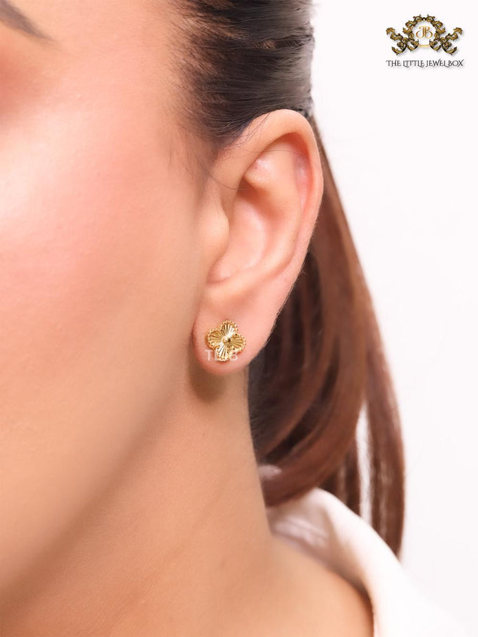 Little floral gold studs