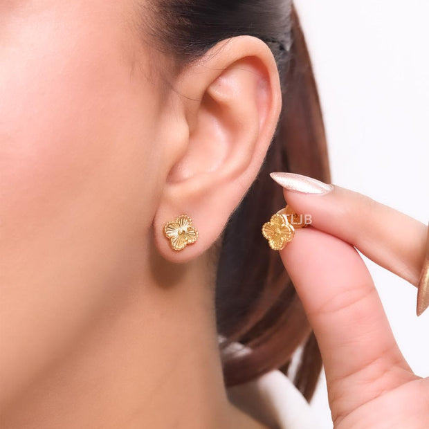 Little floral gold studs