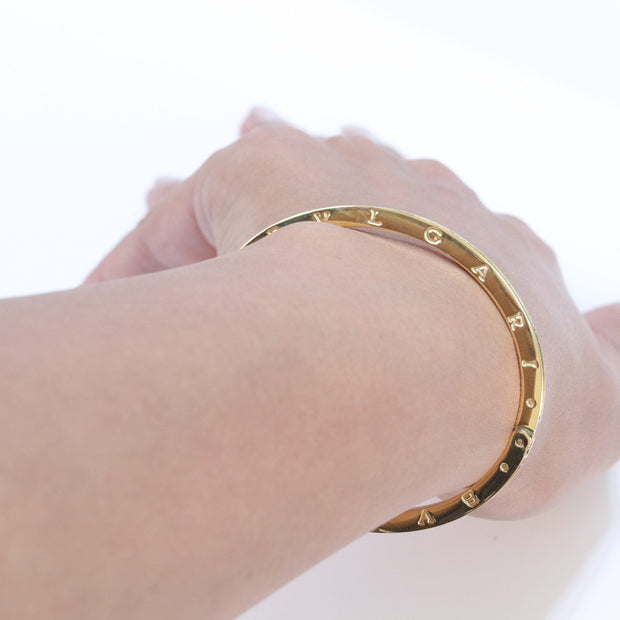 Alphabet B Sleek bracelet in gold finish