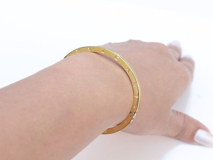 Alphabet B Sleek bracelet in gold finish