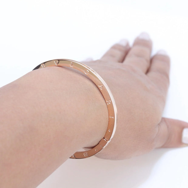 Alphabet B Sleek bracelet in rose gold finish