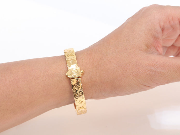 Alphabet LV bracelet in gold finish
