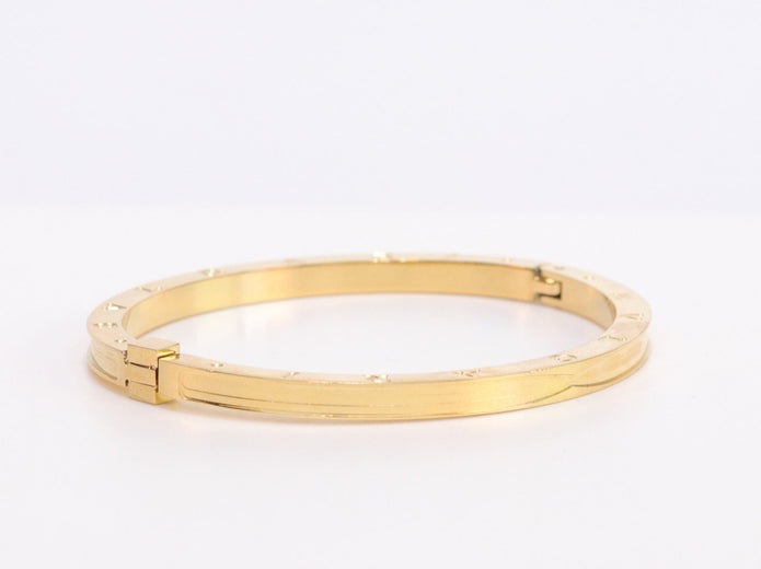 Alphabet B Sleek bracelet in gold finish