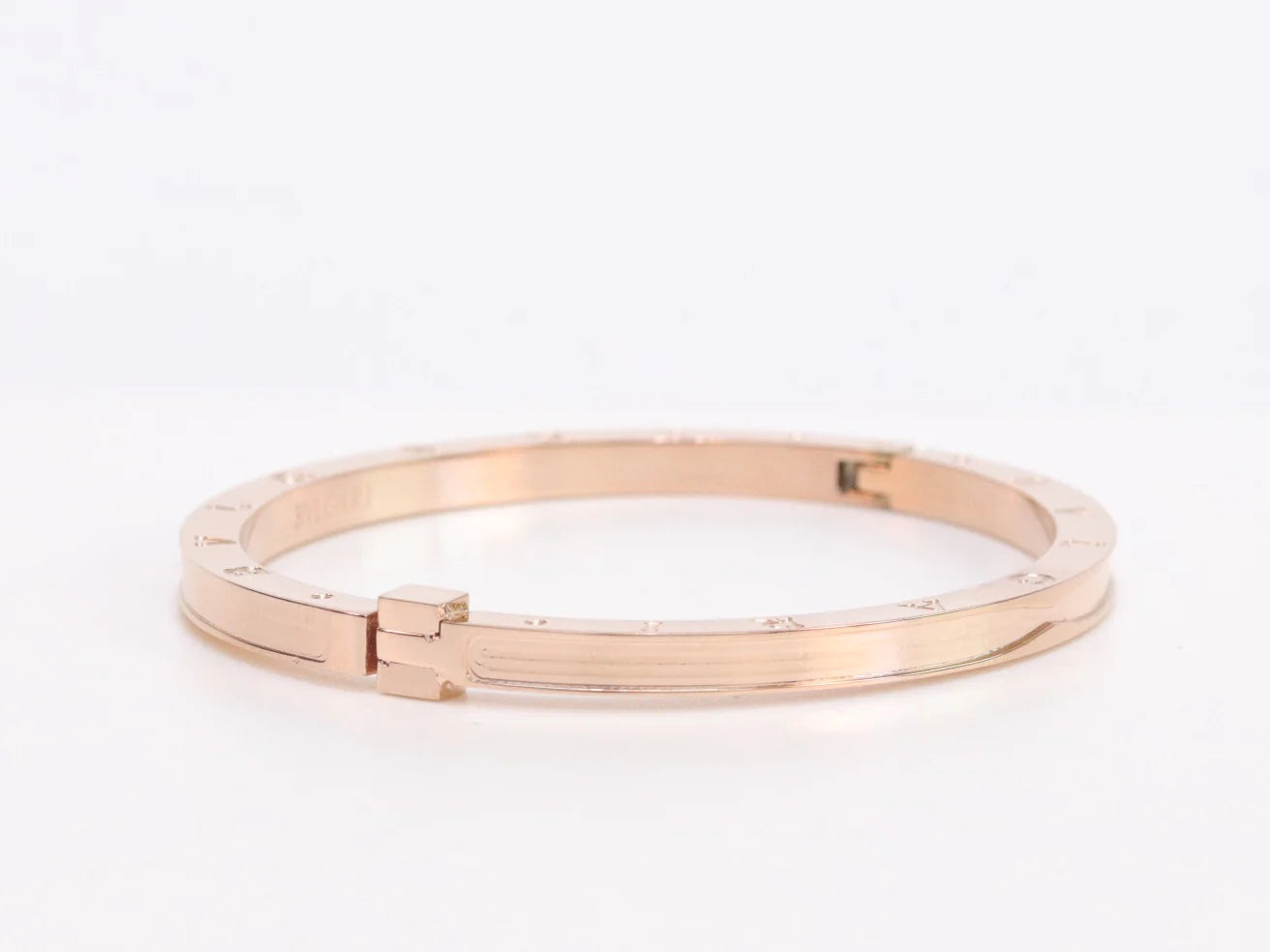 Alphabet B Sleek bracelet in rose gold finish