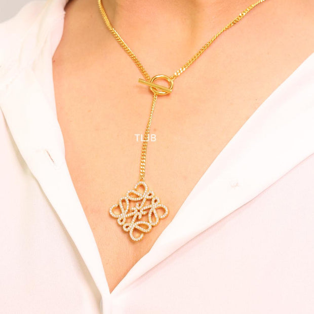 Alphabet L cz and gold sleek chain