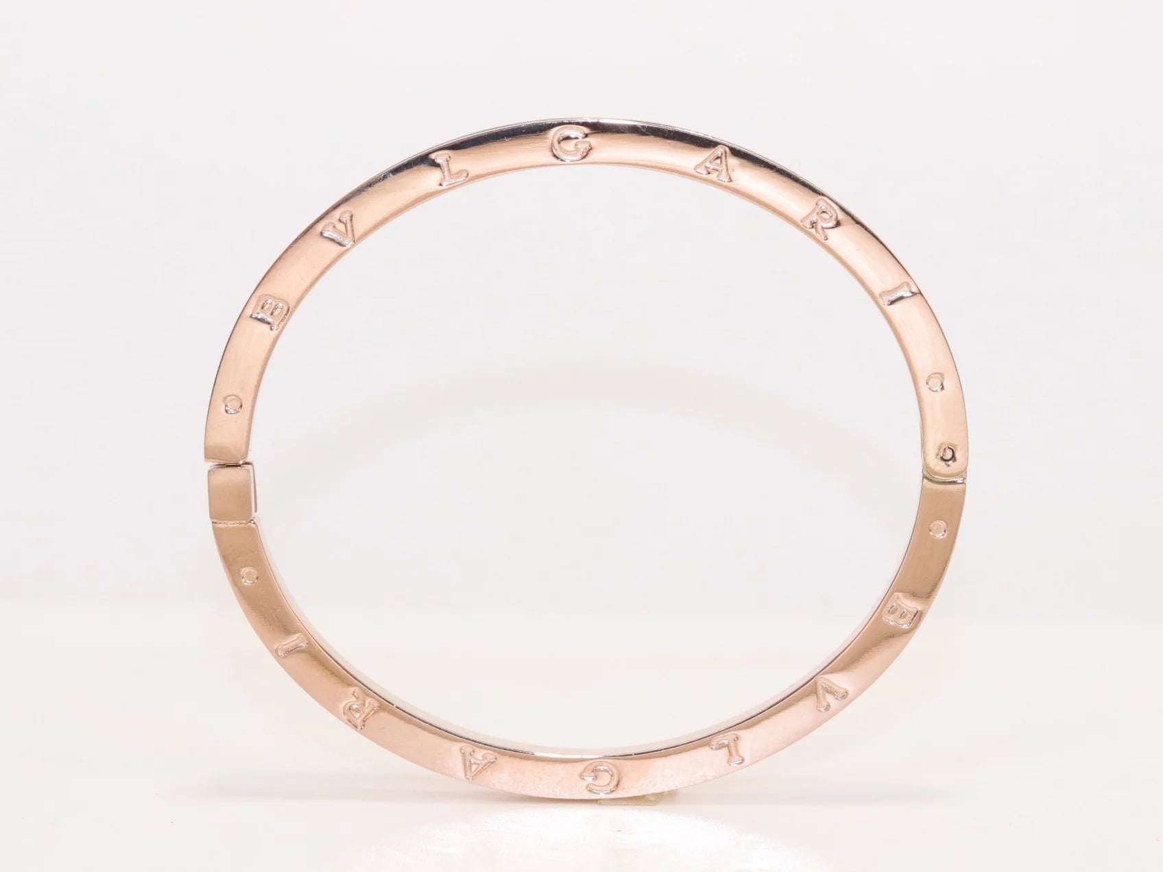 Alphabet B Sleek bracelet in rose gold finish