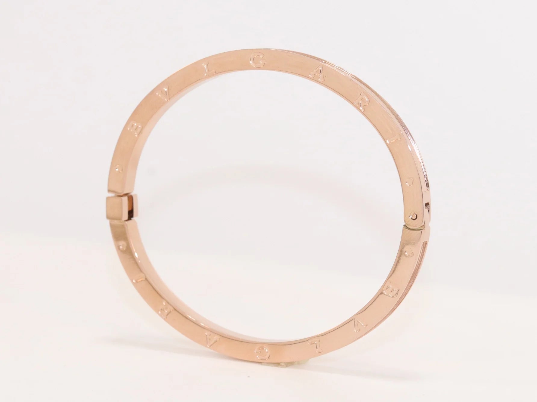 Alphabet B Sleek bracelet in rose gold finish