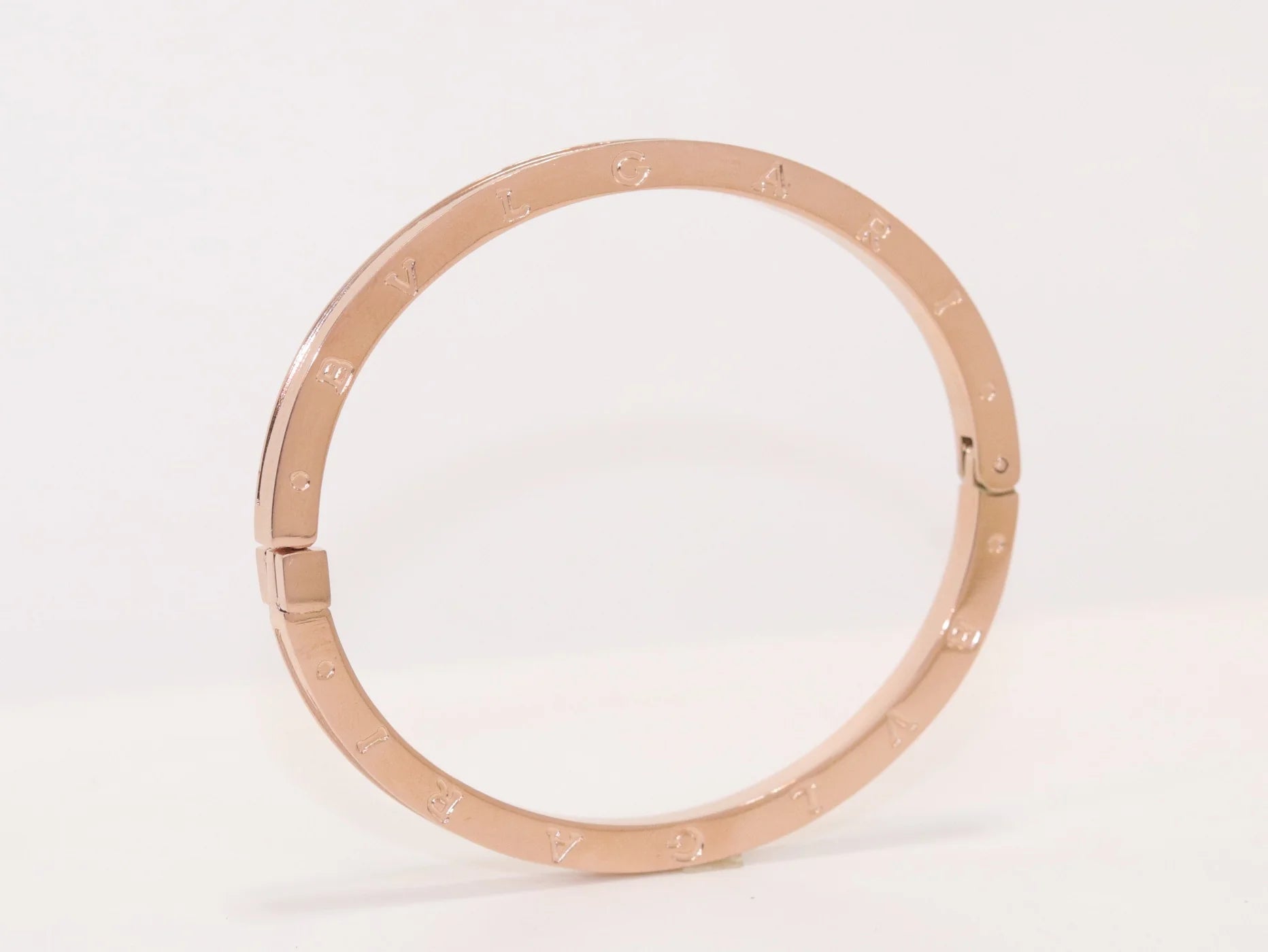 Alphabet B Sleek bracelet in rose gold finish