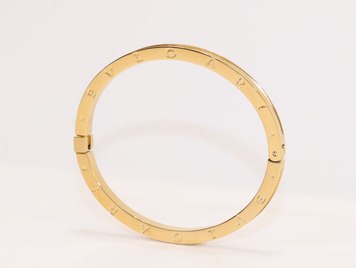 Alphabet B Sleek bracelet in gold finish
