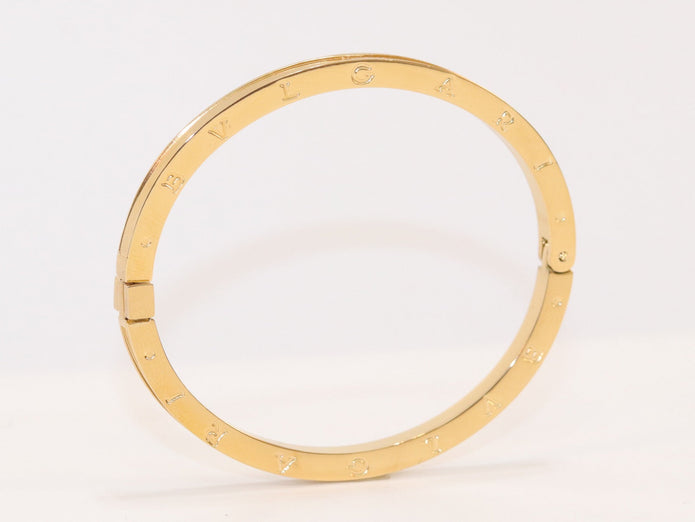 Alphabet B Sleek bracelet in gold finish