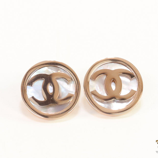 Rose gold stud earrings with MOP and twin C motif