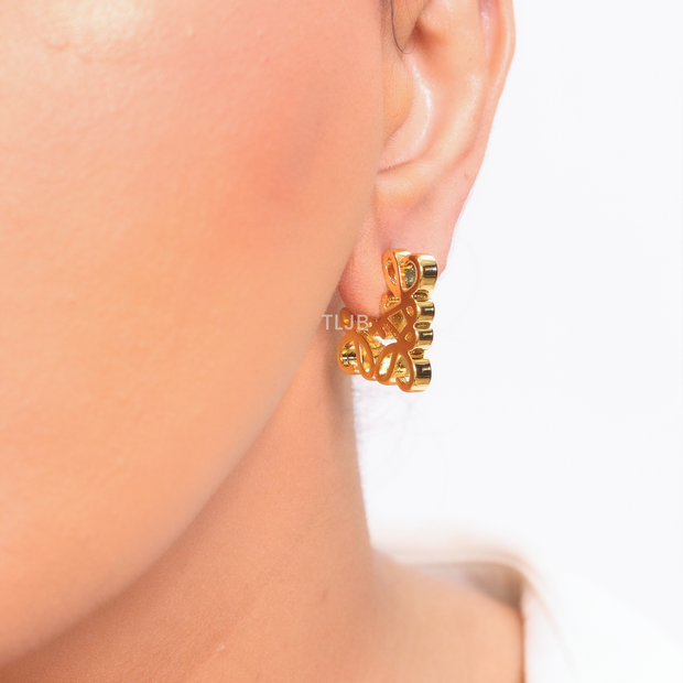 Alphabet L plain gold earrings