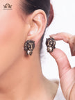 Antique double G lion face studs