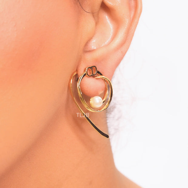 Alphabet CD twisted pearl studs