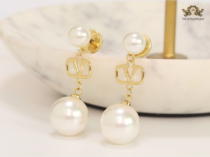 Double pearl and alphabet V dangles