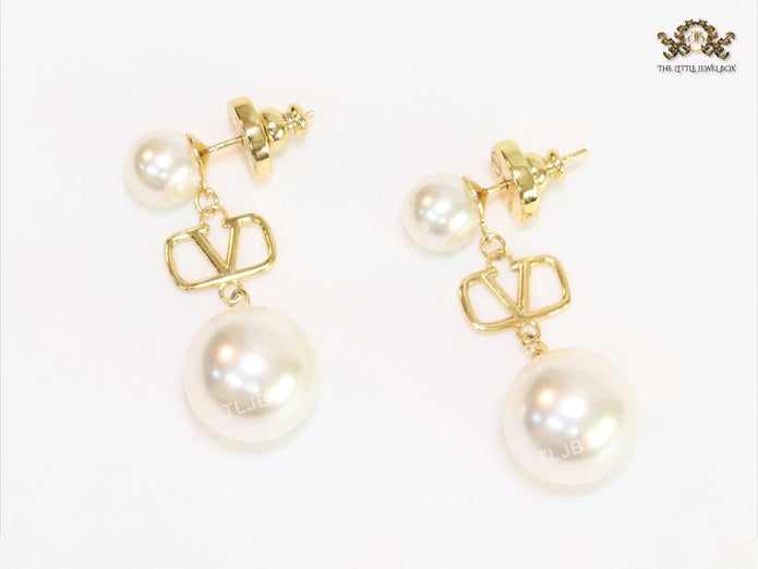 Double pearl and alphabet V dangles