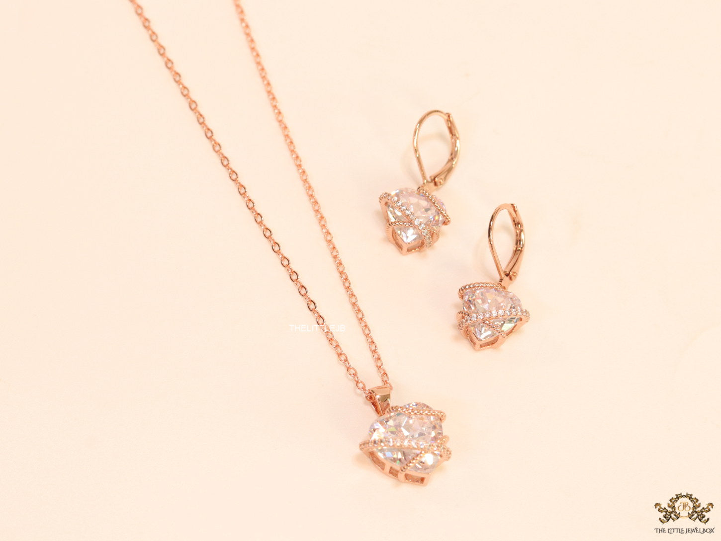 Rose gold chain necklace with heart shape fancy cz pendant