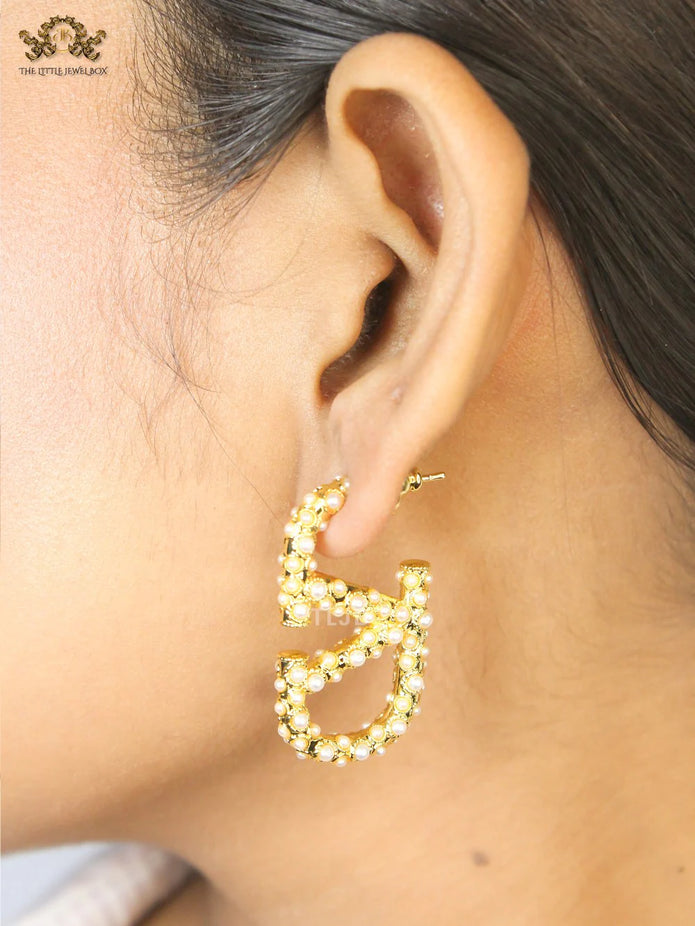 Alphabet V pearl studded open hoop
