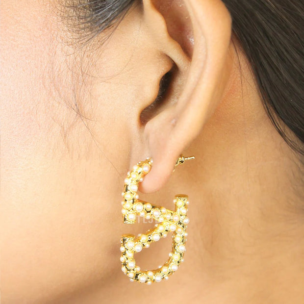 Alphabet V pearl studded open hoop