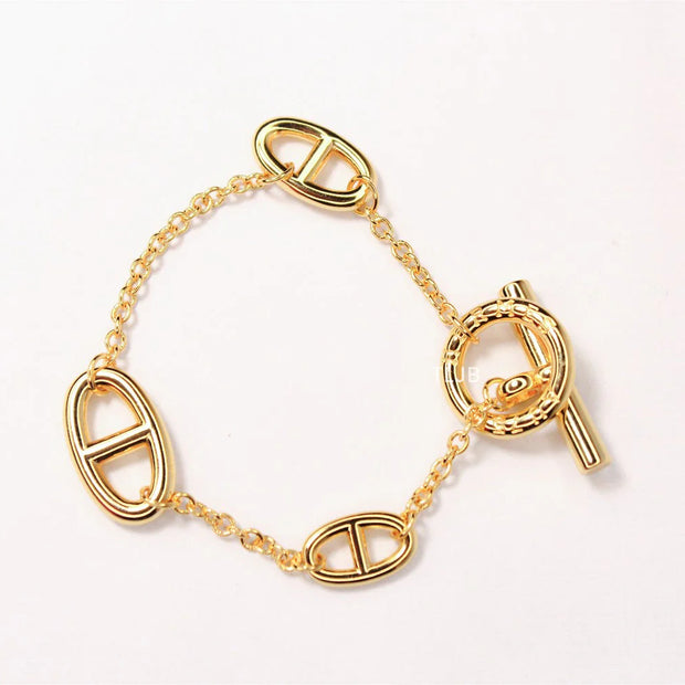 Alphabet CD minimal Gold bracelet