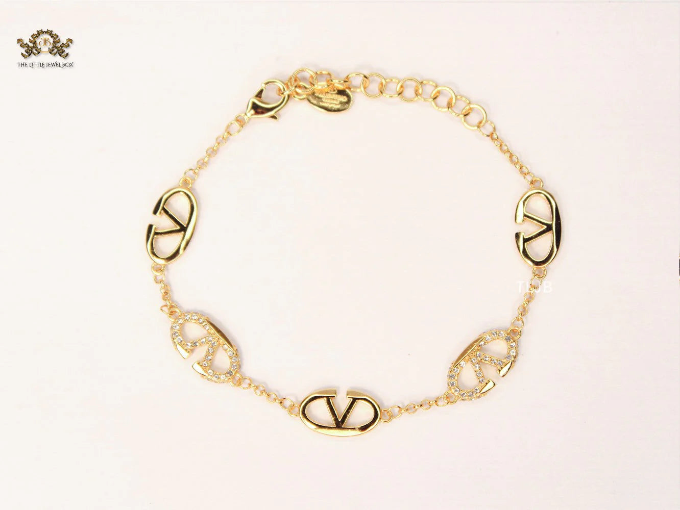 Alphabet V Gold bracelet with CZ