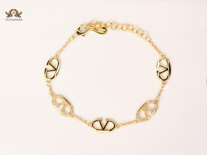 Alphabet V Gold bracelet with CZ