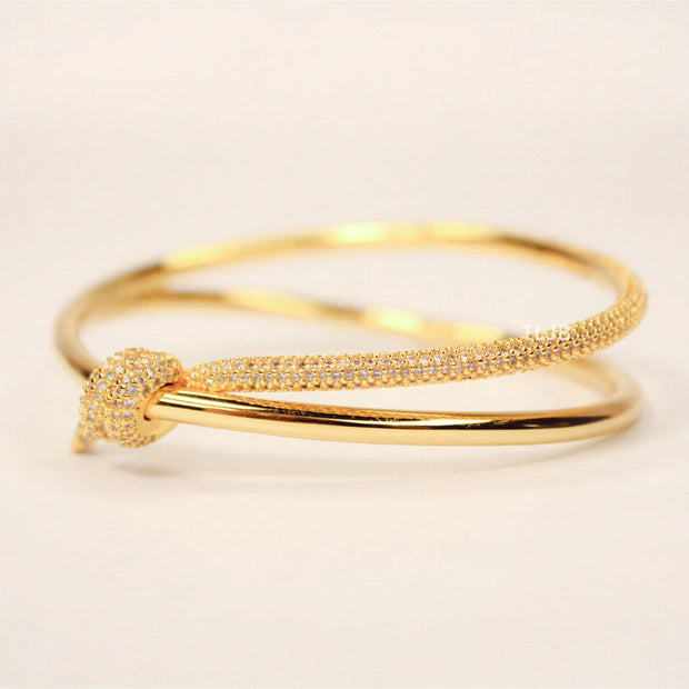Alphabet T& Co knot bracelet in gold