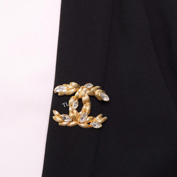 Twin C brooch in matte gold and fancy cz