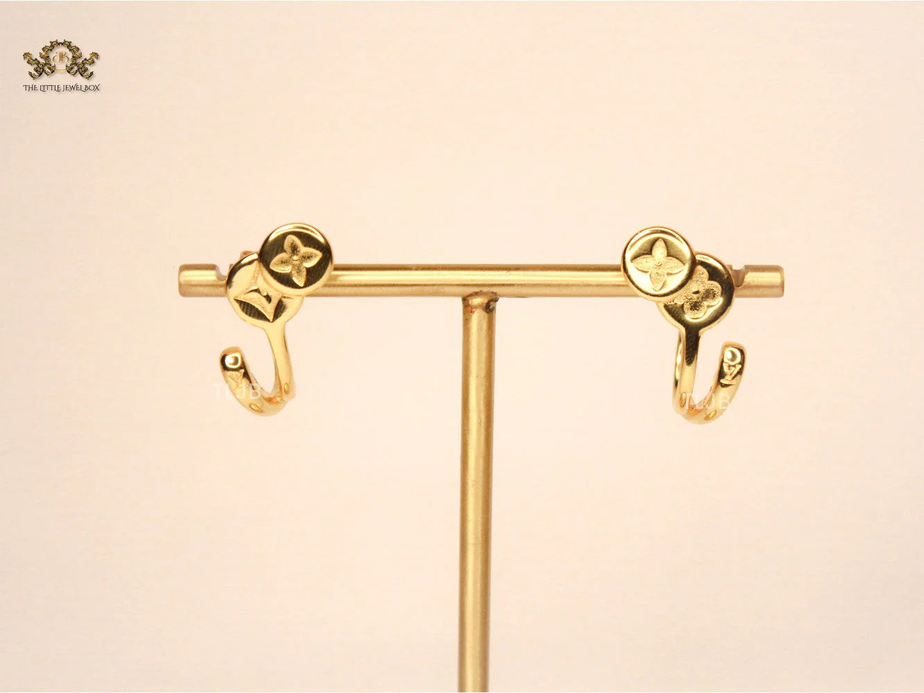 alphabet L & V small hoop type earrings