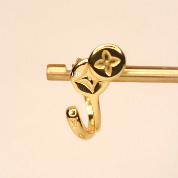 alphabet L & V small hoop type earrings