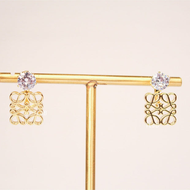Alphabet L single stone CZ studs in Gold