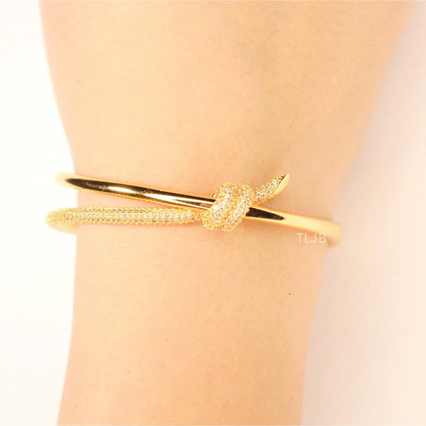Alphabet T& Co knot bracelet in gold