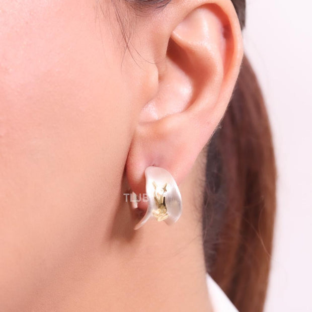 Alphabet Y hammered platinum small hoops