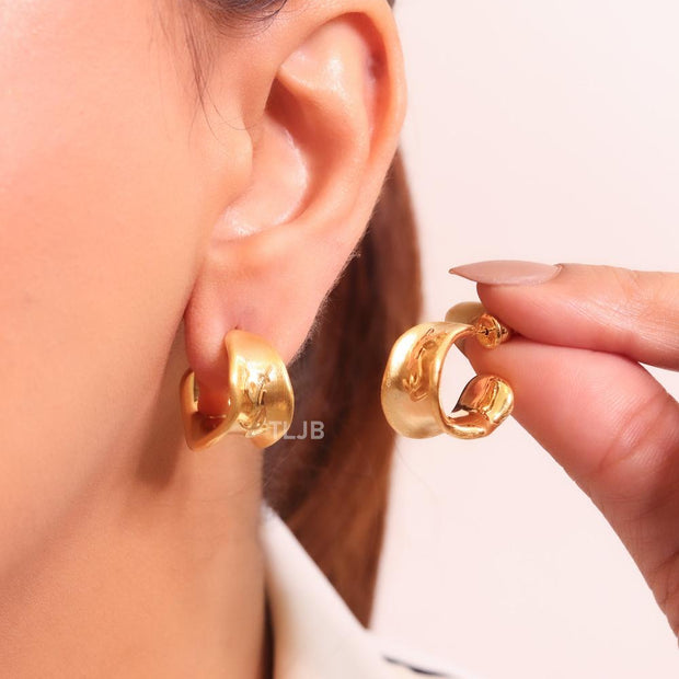 Alphabet Y hammered gold small hoops