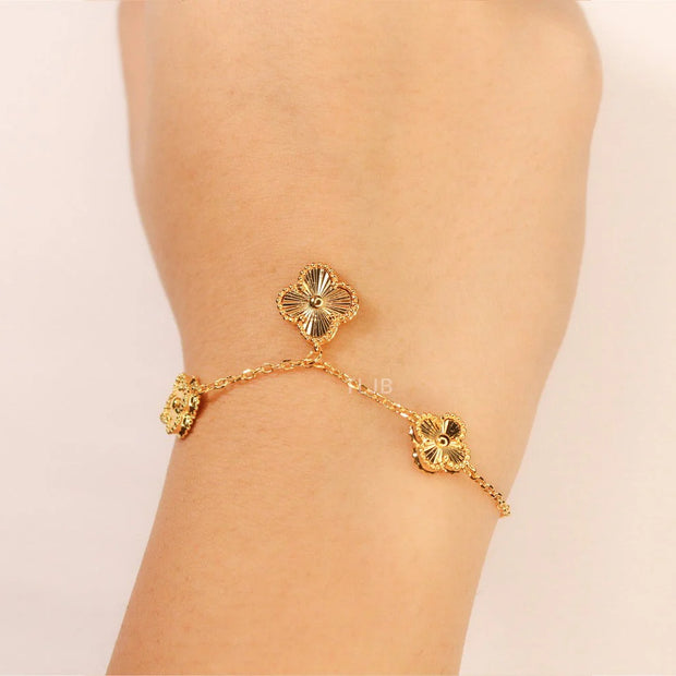 Golden Clover charms bracelet in gold