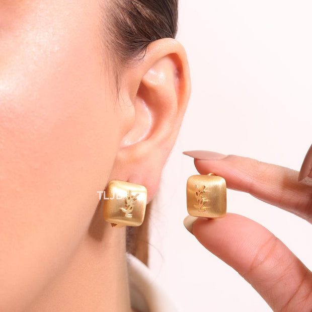 Alphabet Y matt gold studs