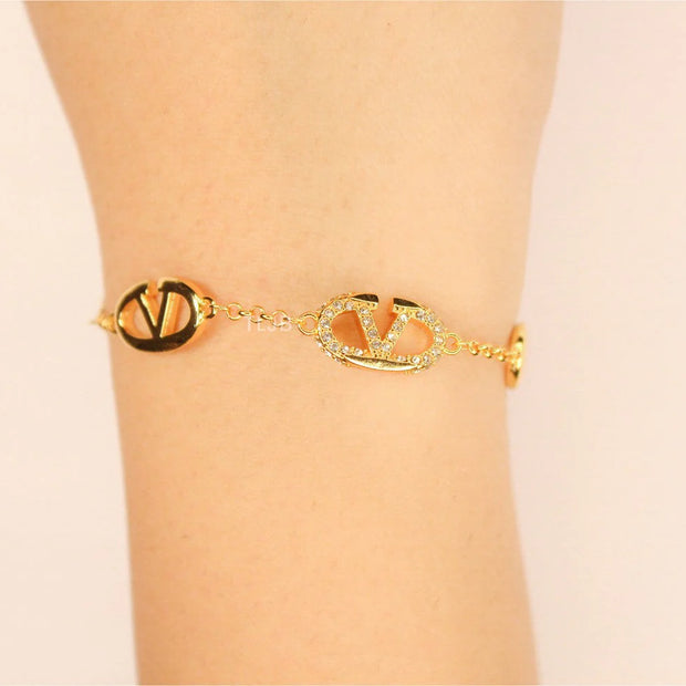 Alphabet V Gold bracelet with CZ