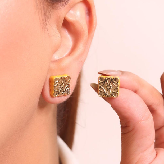 Alphabet L gold & yellow studs