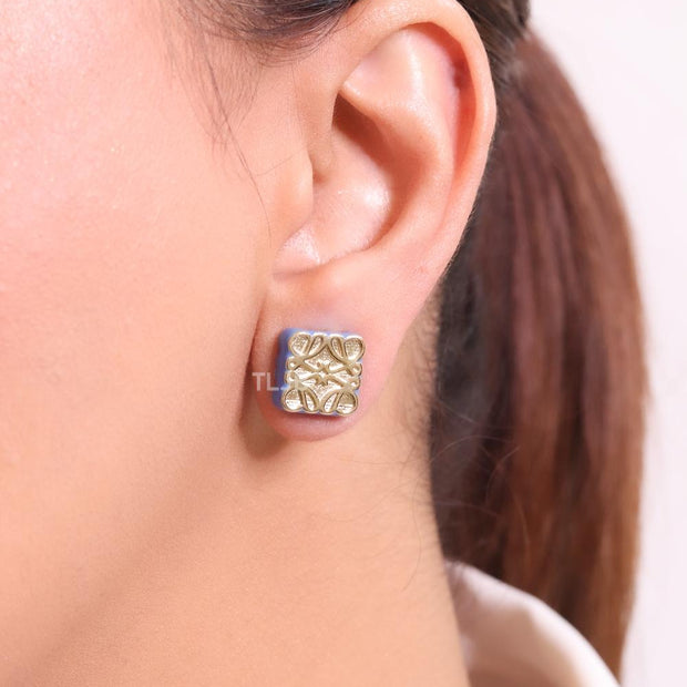 Alphabet L gold & blue studs