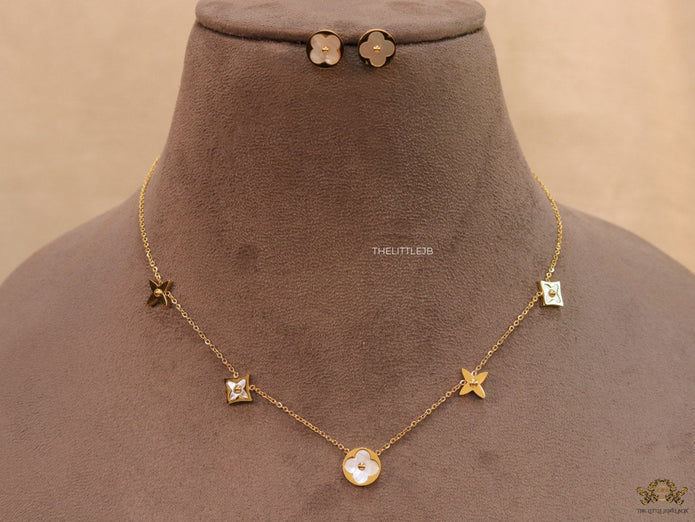 Clover necklace set in mother of pearl and gold plating