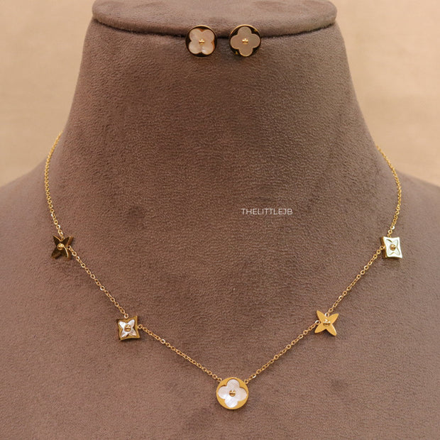 Clover necklace set in mother of pearl and gold plating