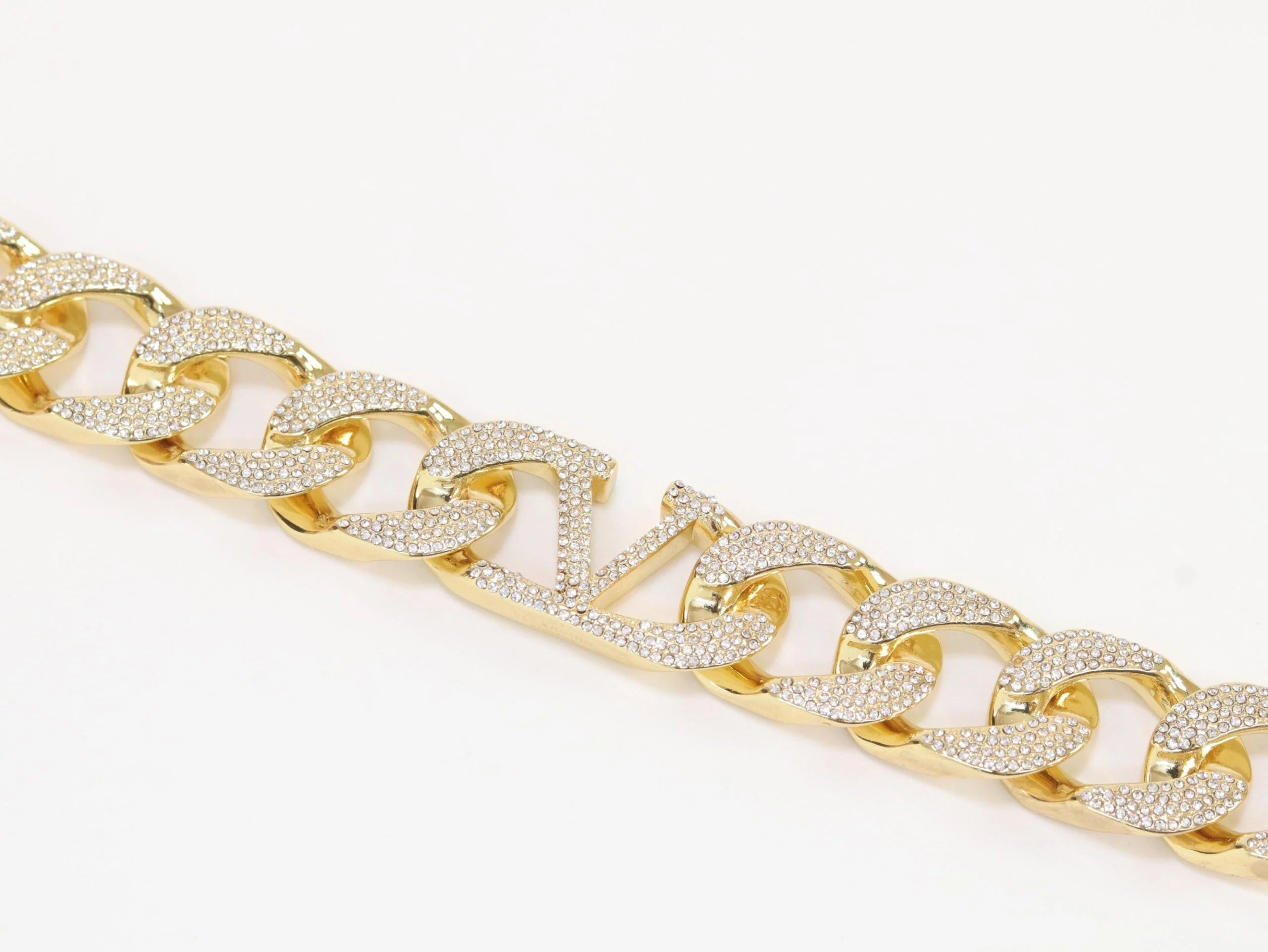 Alphabet V Chunky gold linked chain with CZ