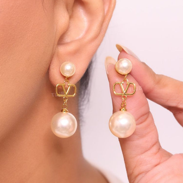 Double pearl and alphabet V dangles