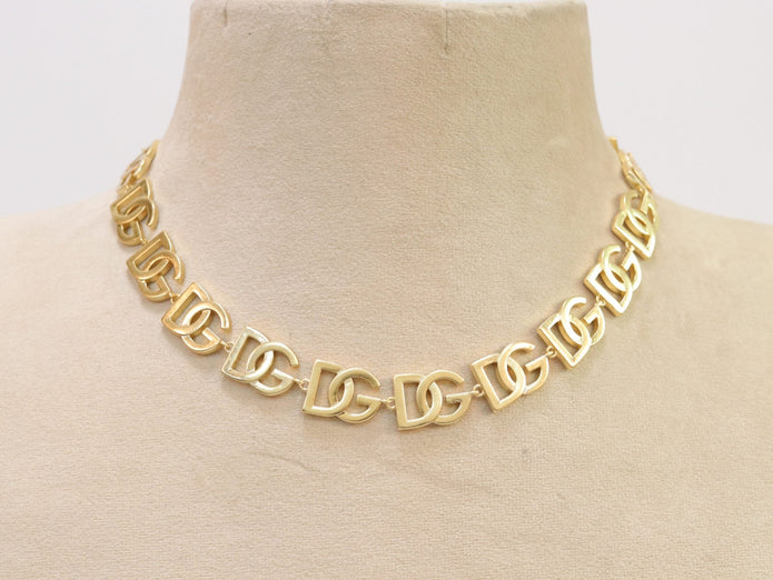 Alphabet D and G motif matte gold plated chain